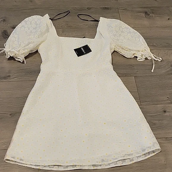 Forever 21 Daisy Print Puff Sleeve Mini Dress NWT